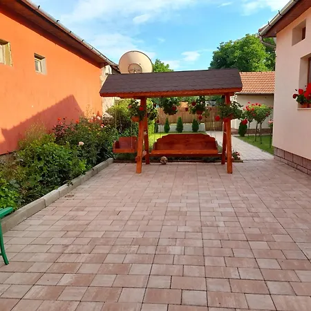 בית הארחה Casa Miki